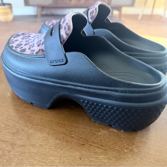 CROCS LEOPARD PRINT PLATFORM SHOES (WORN ONCE) - Picture 7 of 10